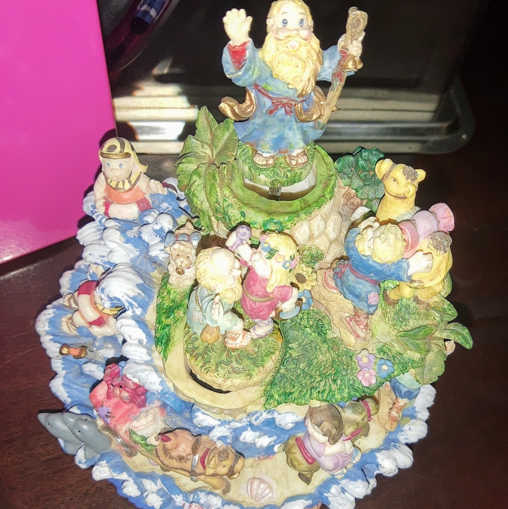 MOSES PARTING THE RED SEA  MUSICAL BOX 10"×6"